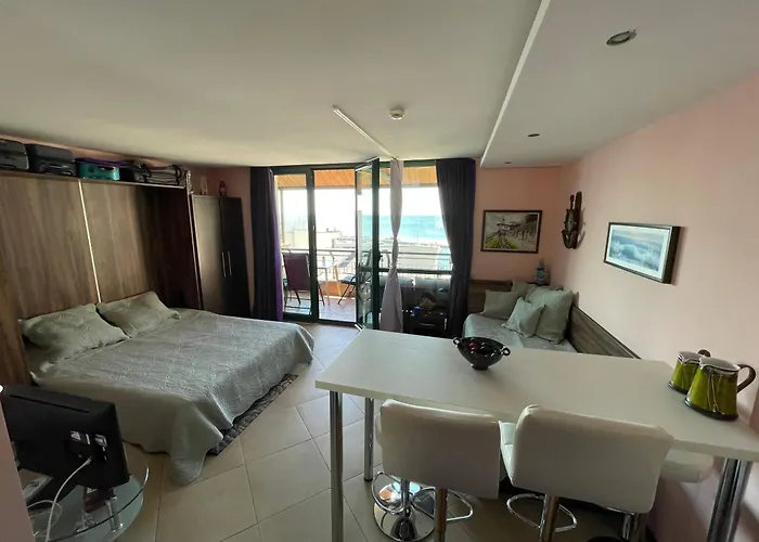 Апартаменты Cozy In Балчик